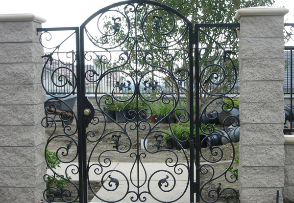 112 Mẫu cửa cổng hàng rào sắt mỹ thuật đẹp giá rẻ đầy tính nghệ thuật