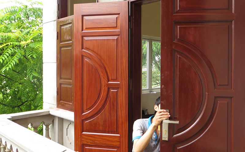 Cung cấp dịch vụ sơn sửa cửa gỗ tại nhà Hà nội